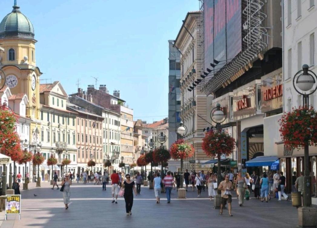 Rossy Lägenhet Rijeka Exteriör bild